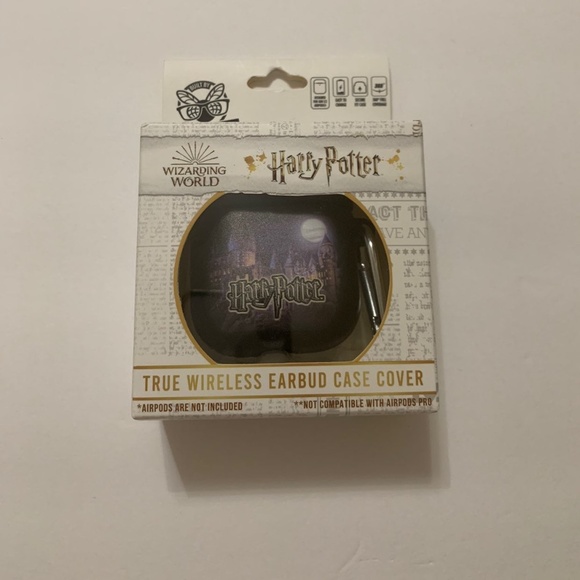 Harry Potter Airpods Case Hogwarts - Picture 1 of 3